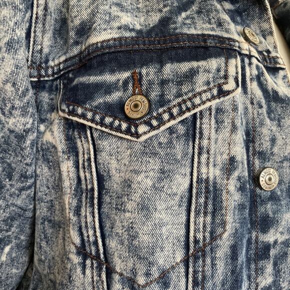 Almost Famous Jean Jacket Acid Washed Girls Just Wanna Have Fun Punk Baddie Vibe - Picture 3 of 14
